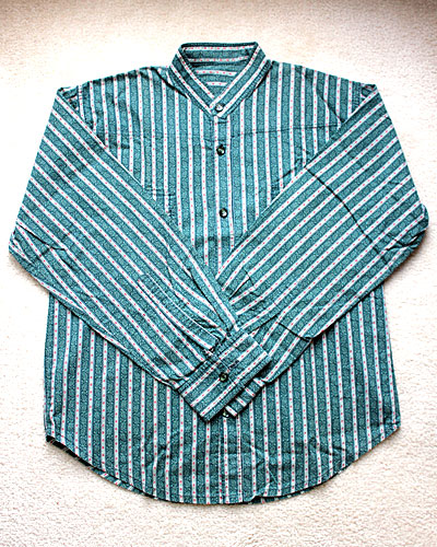 Shirt worn by Richard Dean Anderson in the episode Twice Stung